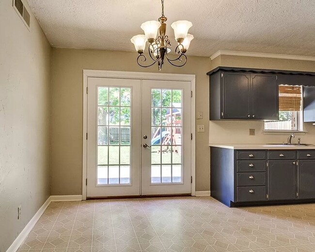 Building Photo - Charming 3 Bed, 1.5 Bath Home in Central Norman