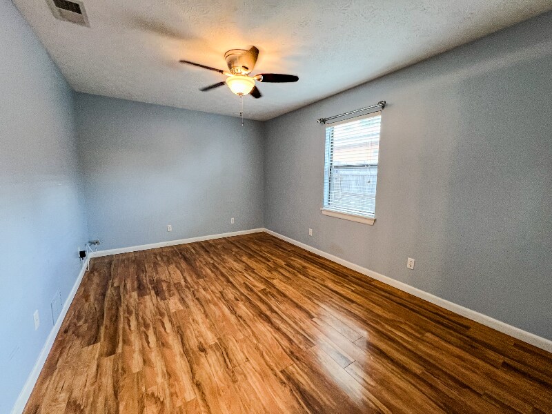 Building Photo - 359 Mercedes Ave