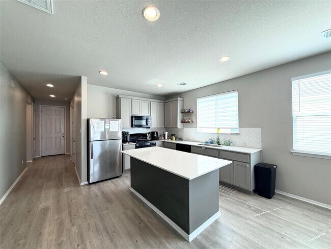 Building Photo - 133 Fabion St