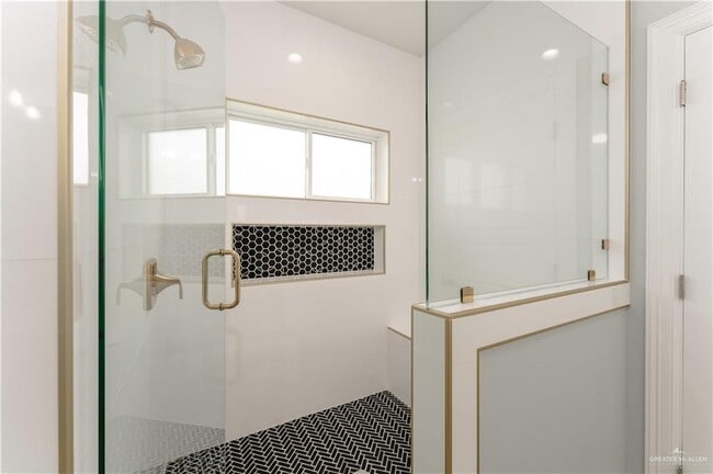 Building Photo - 38 Lago Delton