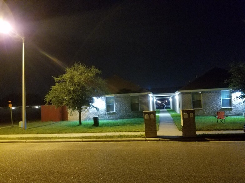 Building Photo - 3706 Wyndham Ave