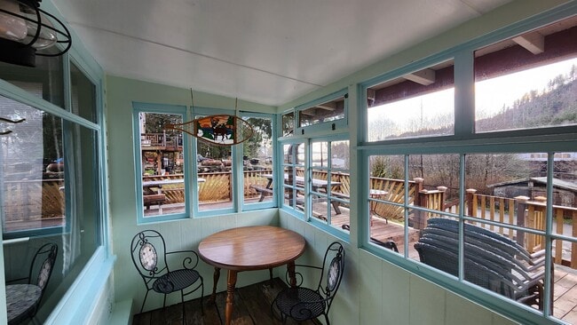Building Photo - 122 Bear Cove