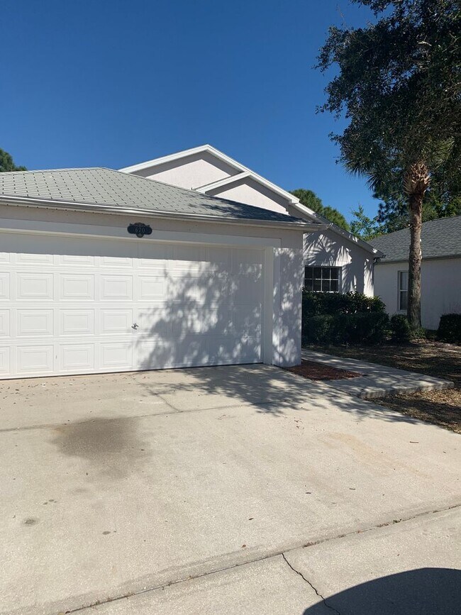 Building Photo - Beautiful 3 Bedroom, 2 Bathroom Home with Lake in Melbourne, FL!