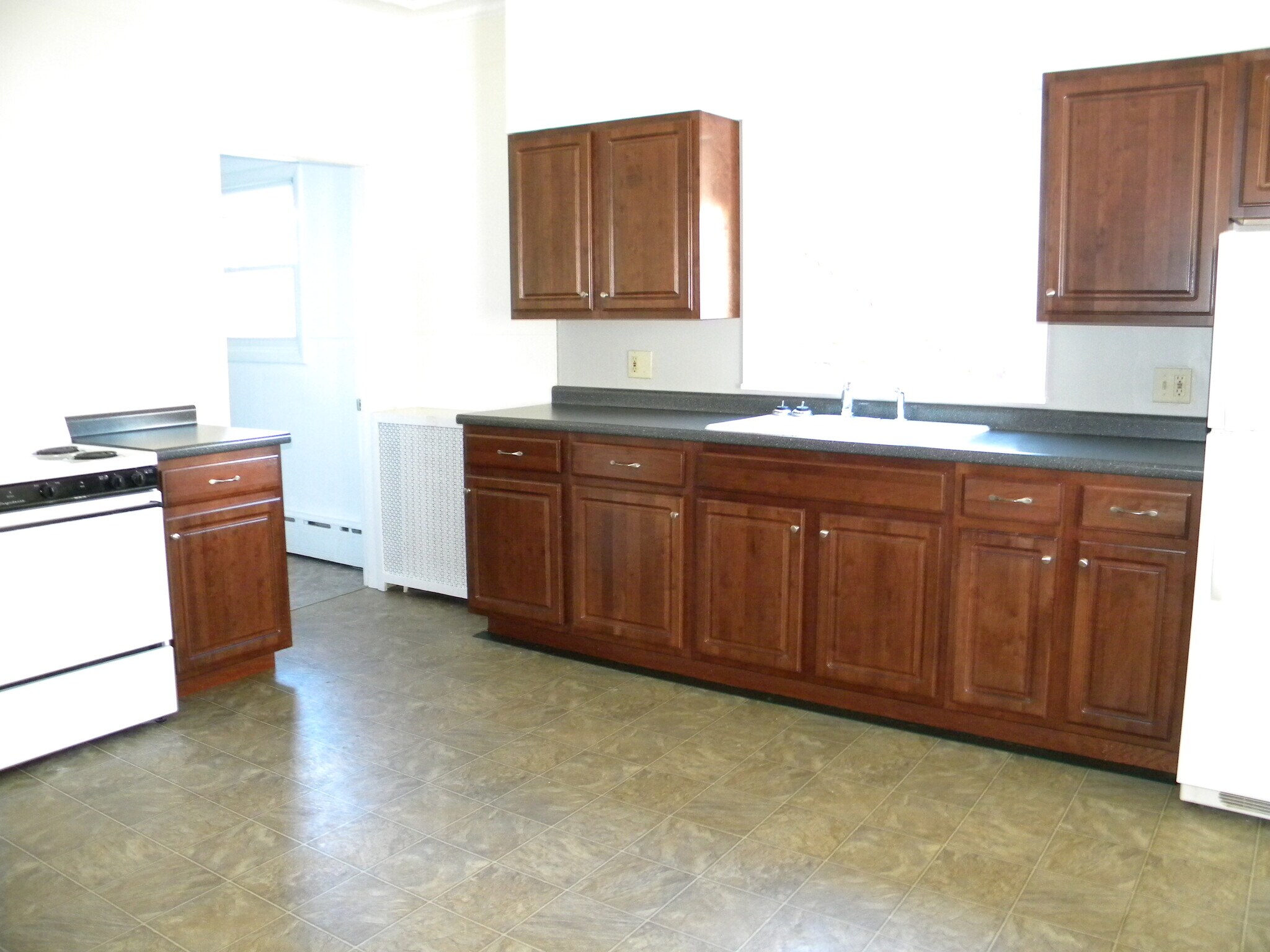 Building Photo - 39 Cook St