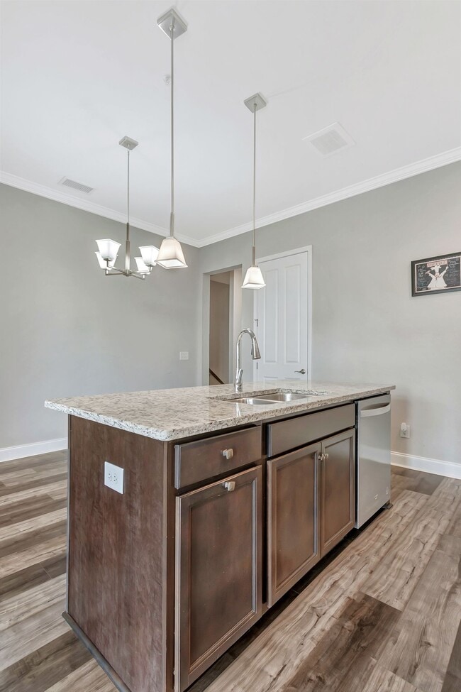 Building Photo - 2052 Sunflower Dr