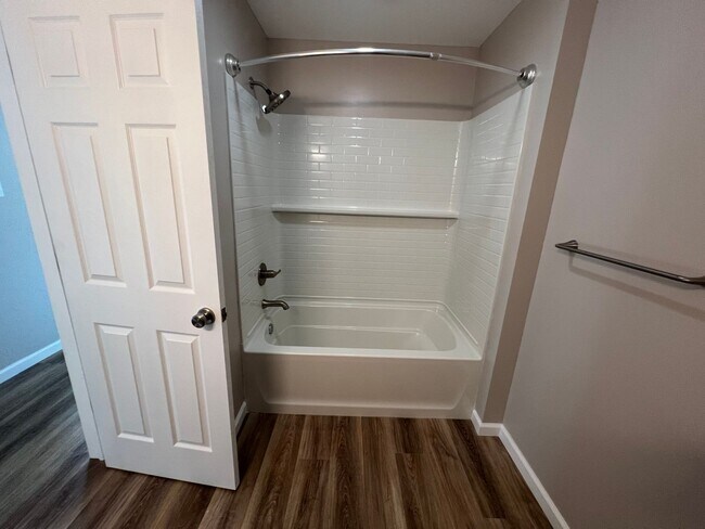 Building Photo - 3-Bedroom, 2-Bathroom Apartment on Bloomington's Eastside