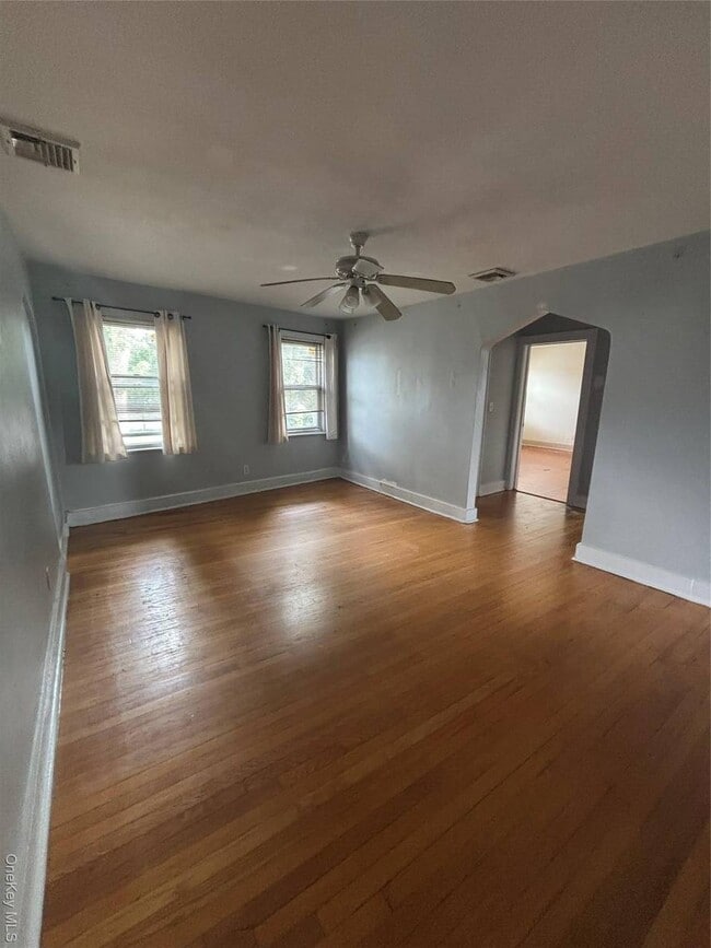 Building Photo - 457 Montauk Hwy