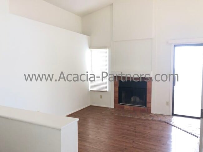 Building Photo - Three Bedroom/Two Bath Home
