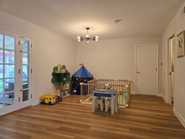 Building Photo - 344 Dewane Dr
