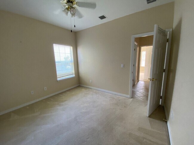 Building Photo - Expansive Home in the Desirable "The Hammo...