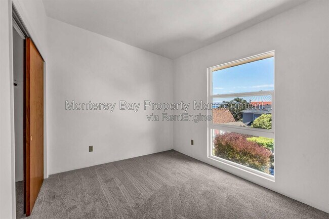 Building Photo - 420 Lighthouse Ave