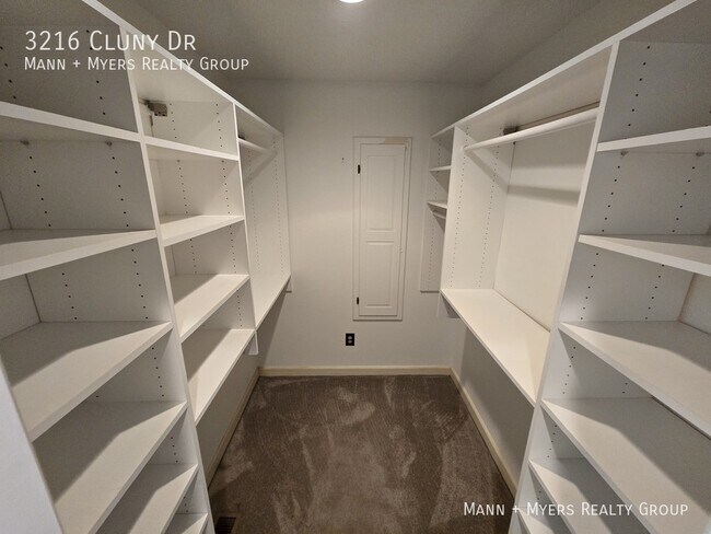 Building Photo - 3216 Cluny Dr