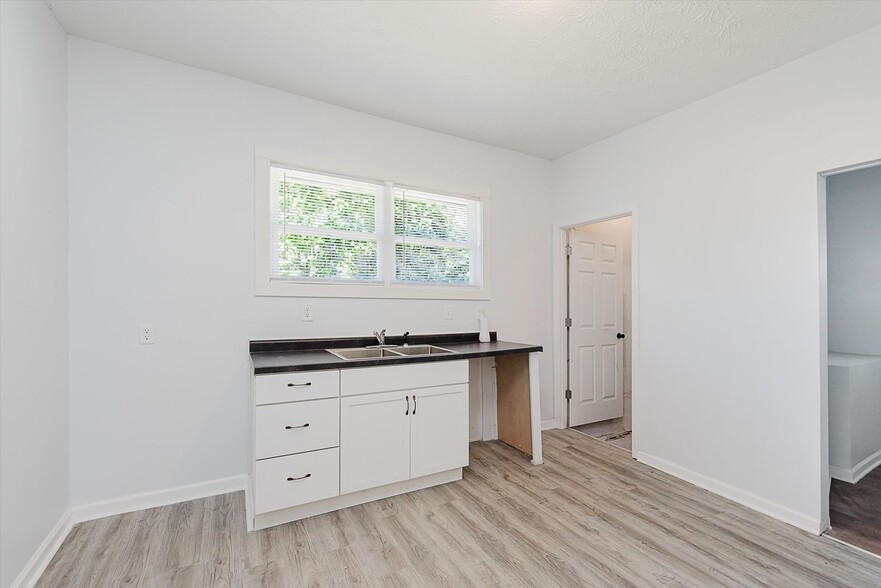 Building Photo - Completely renovated 2BR/1BA single family home minutes from Downtown Indy!