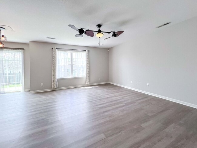 Building Photo - 3 Bed / 2.5 Bath Home with Fenced Backyard, Garage & Extra Storage