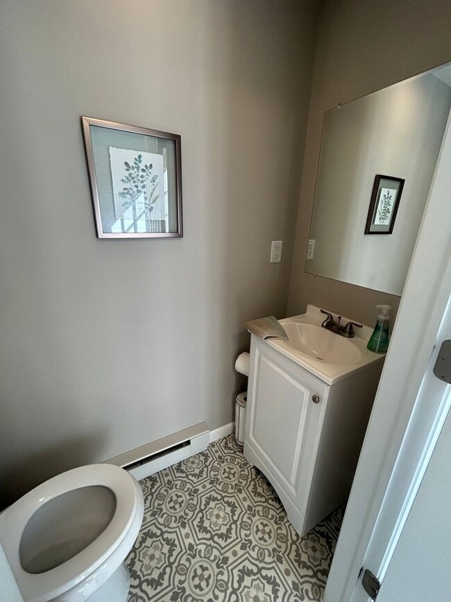 Building Photo - Now Leasing - Beautiful 3-bedroom, 1.5-bat...
