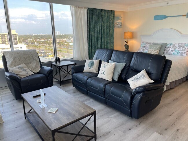 Building Photo - Oceanfront Corner View Condo - BEST VIEW & Wake up to the Oceanview from bed! DEPOSIT-FREE Rentin...