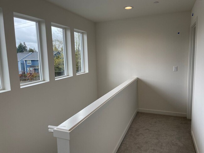 Building Photo - 5575 NE Killingsworth St