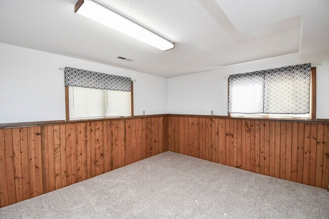 Building Photo - Spacious 4-Bedroom Acreage with Stunning Views Near Hartford — 1.5 Acres of Country Living!
