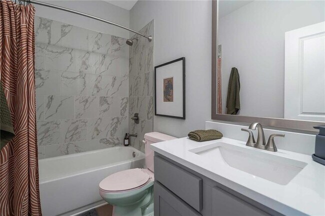 Building Photo - 622 Shallowford Rd