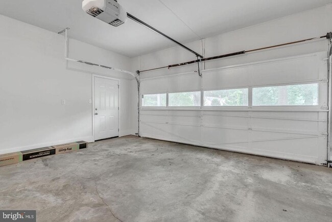 Building Photo - 10911 Chandler Rd
