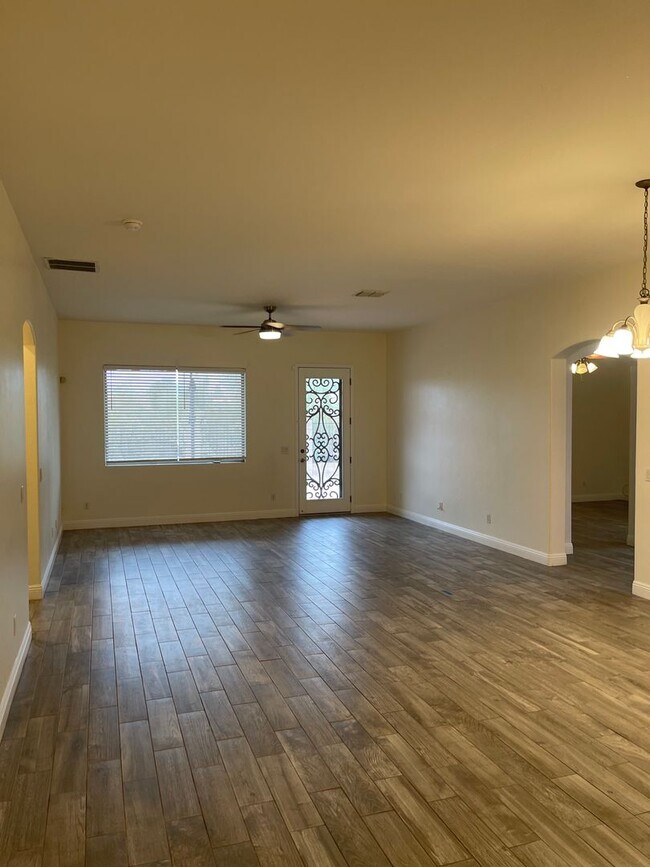 Building Photo - Southwest Beauty