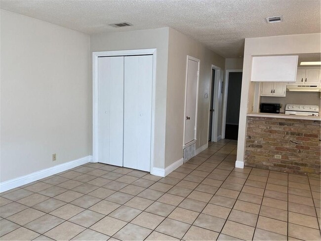 Building Photo - 3412 Willowrun Dr