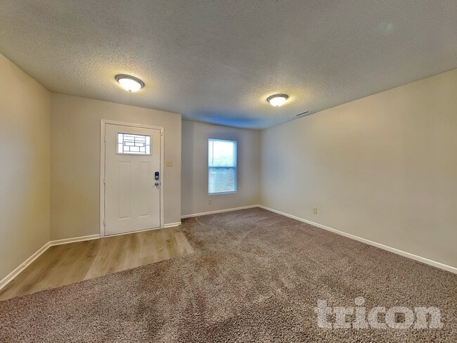 Building Photo - 11361 N Creekside Dr