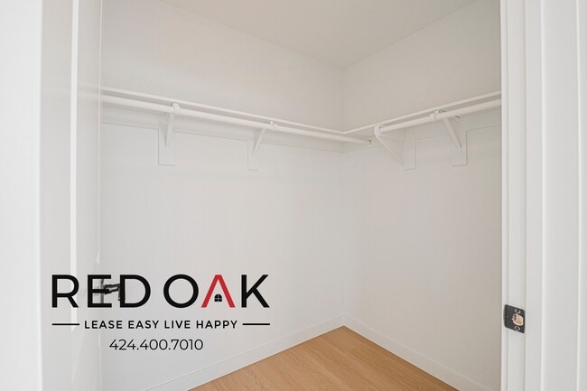 Building Photo - 856 S Gramercy Dr