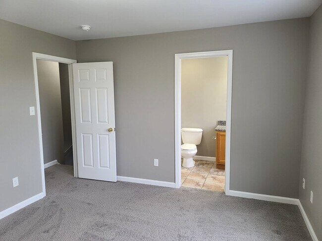 Building Photo - 3 Bedroom Townhome for Rent in Waynesboro