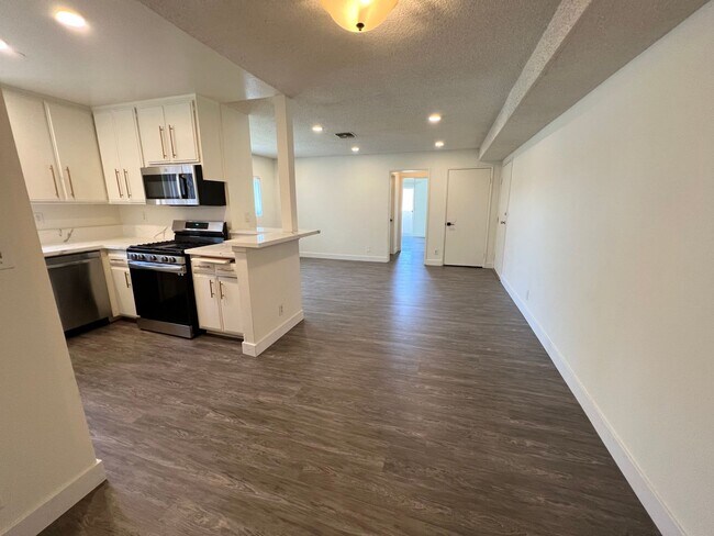 Interior Photo - can372