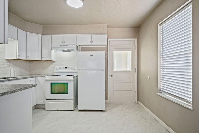Building Photo - UPDATED 2bed 1bath in Bethany