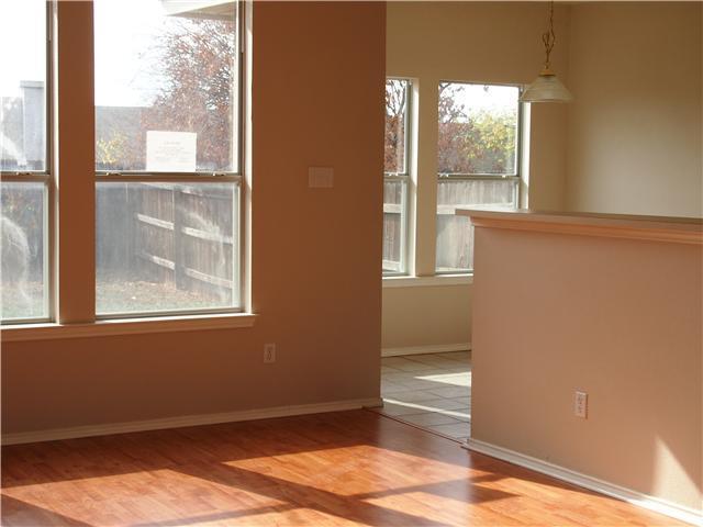 Building Photo - Nice Duplex in Round Rock