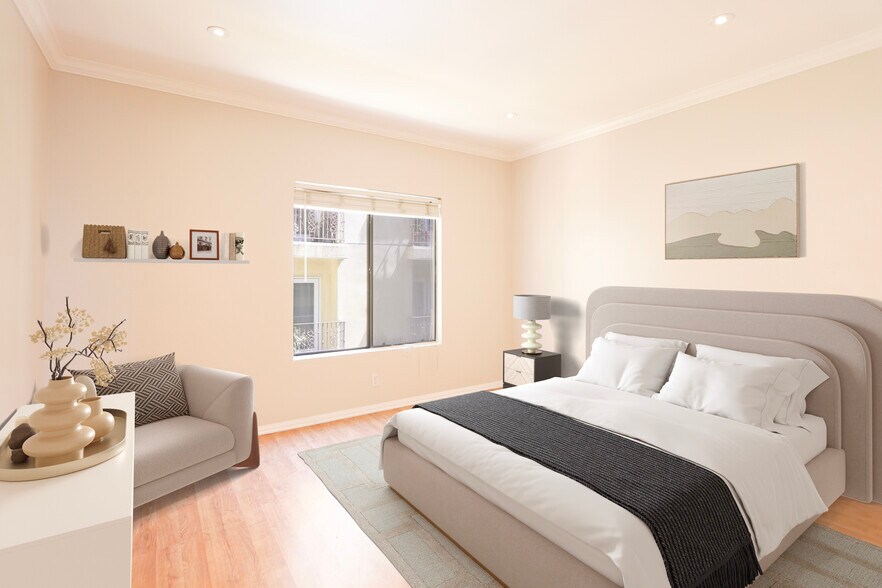 Building Photo - 1328 S Bundy Dr