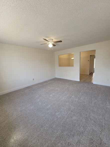 Building Photo - 2047 Jason Dr