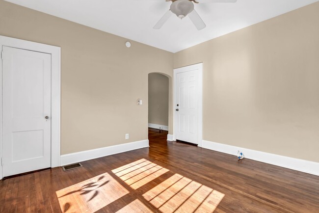 Building Photo - Charming and Spacious 2BR/1BA Unit in Hist...