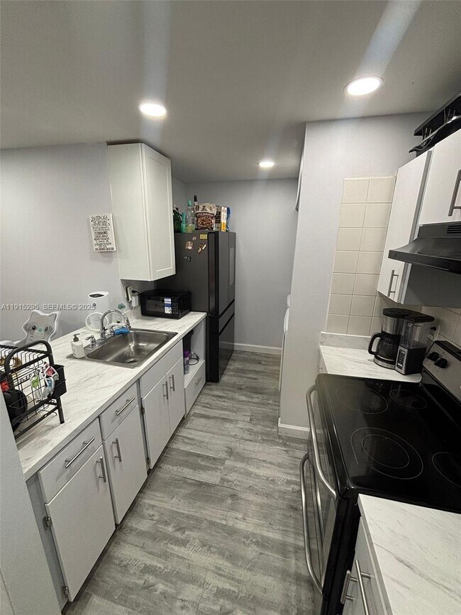 Building Photo - 9712 Hammocks Blvd