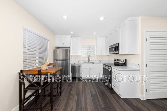 Building Photo - 130 N Lark Ellen Ave