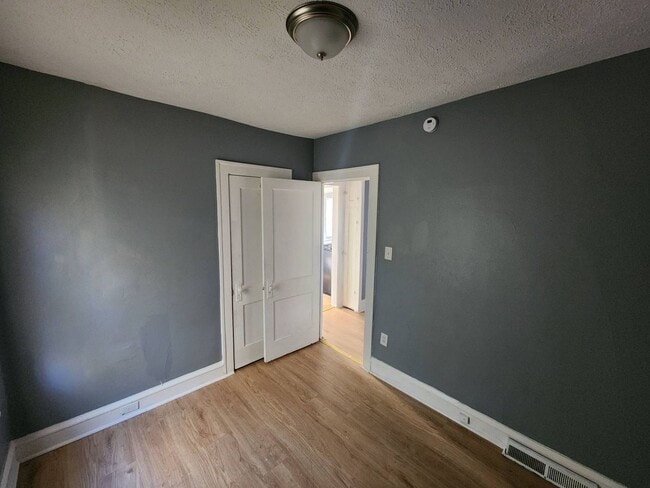 Building Photo - 13617 Glenside Rd