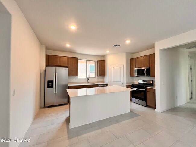 Building Photo - 10004 E Lebaron Dr