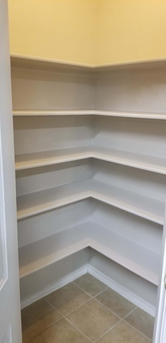 Building Photo - 619 Rolling Hills Dr