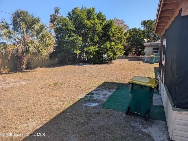 Building Photo - 900 Camphor Way