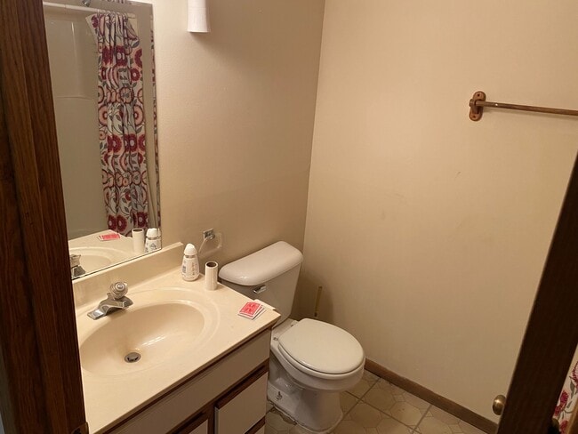 full basement bathroom - 5005 26th Ave