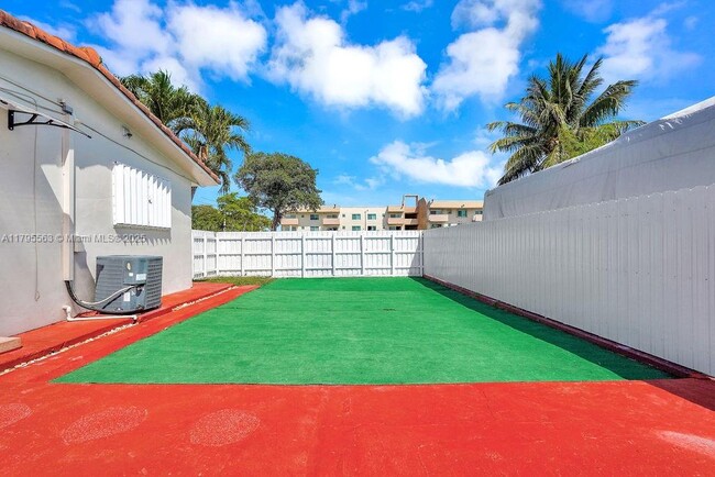 Building Photo - 2400 SW 103rd Ct