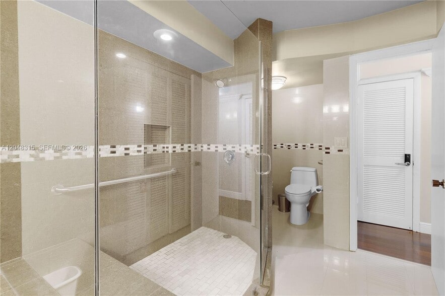 Building Photo - 6423 Collins Ave