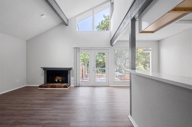 Building Photo - 6205 Shadow Valley Dr