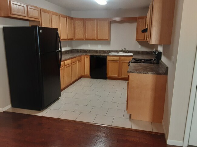 Building Photo - 804 E Jenkins St