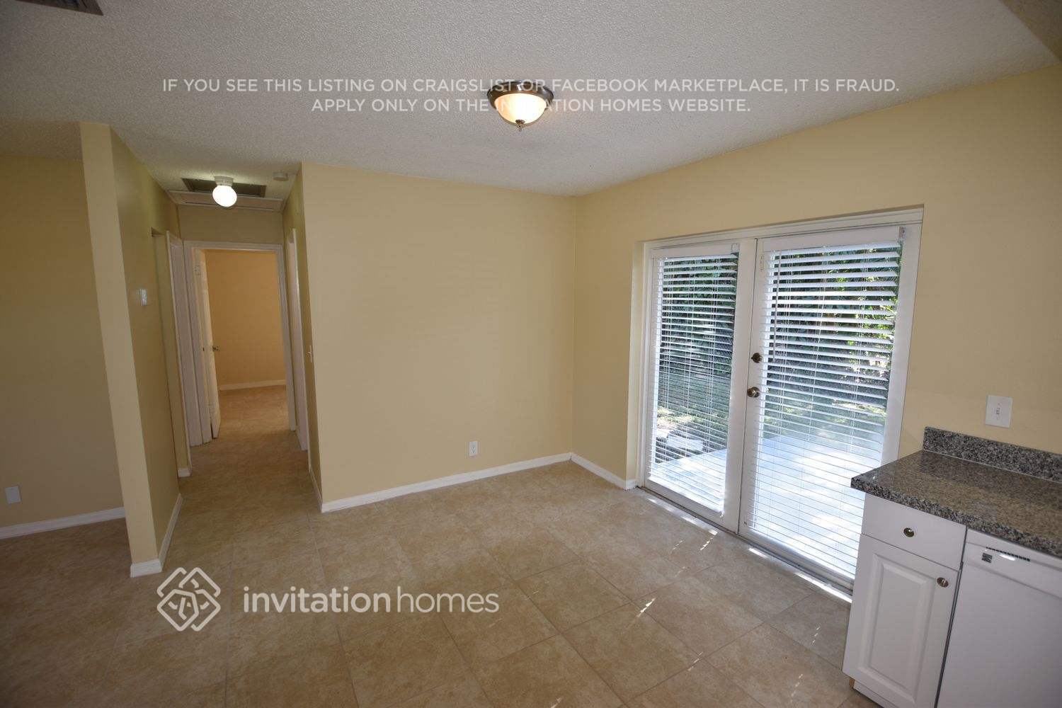 Building Photo - 9014 Fashion Pl