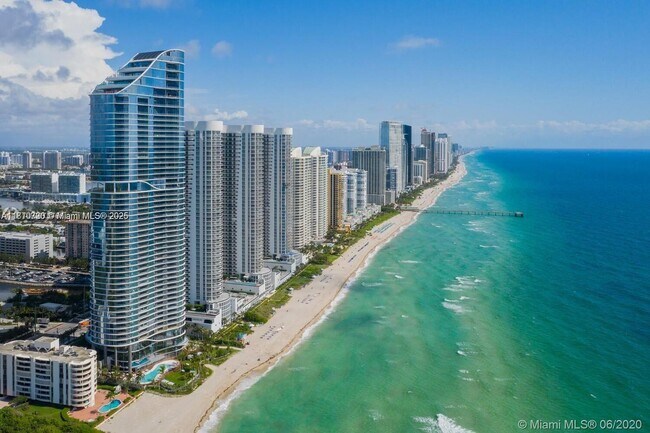 Building Photo - 15901 Collins Ave