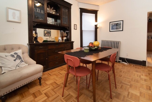 Building Photo - 419 W Franklin Ave