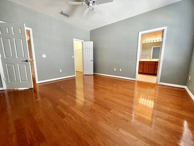 Building Photo - 7230 Hamilton Rd